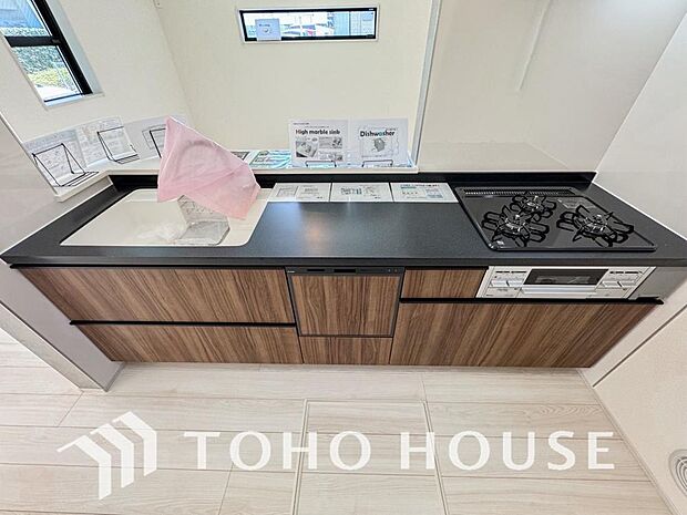 お料理の上手な方が独壇場でお料理の腕を披露するスタイルに向いているキッチンです。