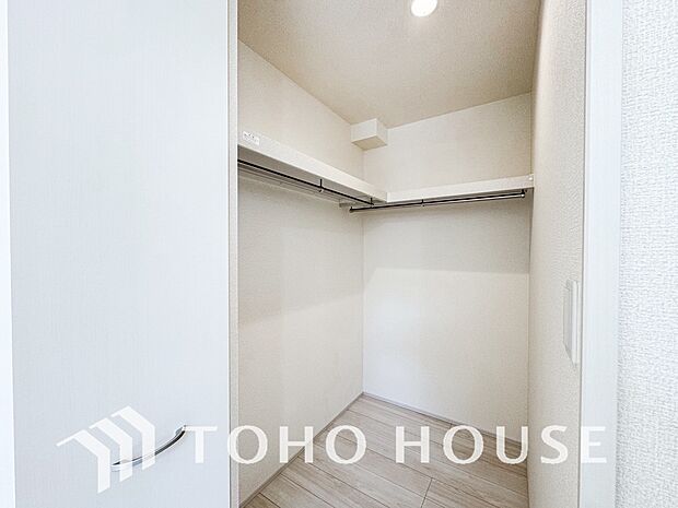 たっぷりと荷物が入るよう、ウォークインクローゼットを完備いたしました。