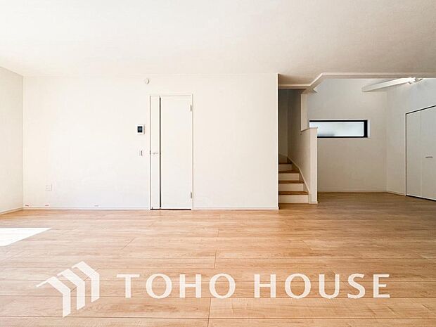 広々としたLDKは、家族が自然に集まりやすく、一緒に過ごす時間を楽しめる工夫が施されています。