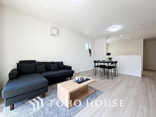 朝は爽やかな日差しを浴びながら、家族みんなでおいしい朝食。昼下がりにはのんびりと過ごすひと時。