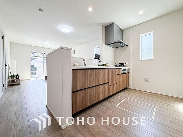 ホワイトナチュラルのテイストが、自然体で過ごせる心地良さ生み出しています。