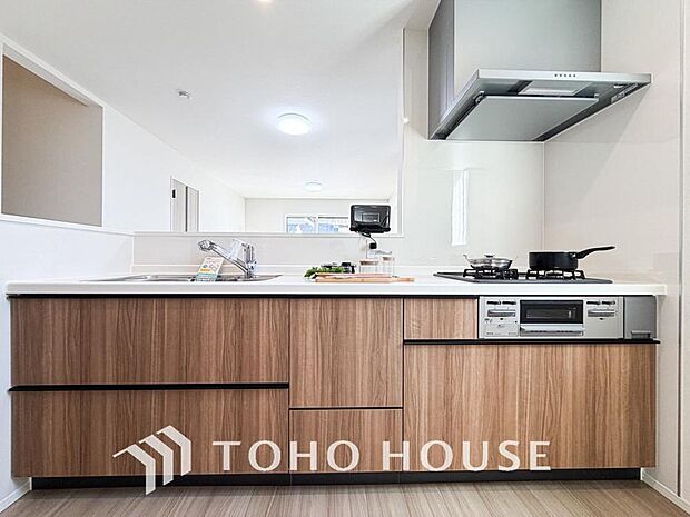 充実した収納スペースを搭載したシステムキッチンは、日々の家事がはかどります。