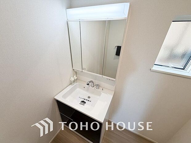 シンプルだからこそ使いやすい。スタンダードなデザインの洗面台はお掃除もしやすくいつも清潔。