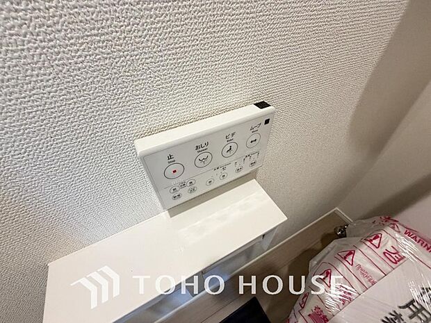 温水洗浄便座付。脱臭機能なども備え、快適な空間に。