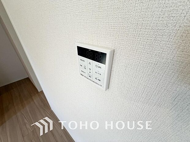 スイッチ1つで一定量の湯を浴槽に張ったり、保温や追い焚きをすることができる機能は何かと便利。