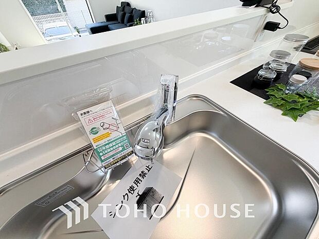 浄水器ボタンひとつで浄水と原水に切り替えられる浄水器一体型水栓を使用。