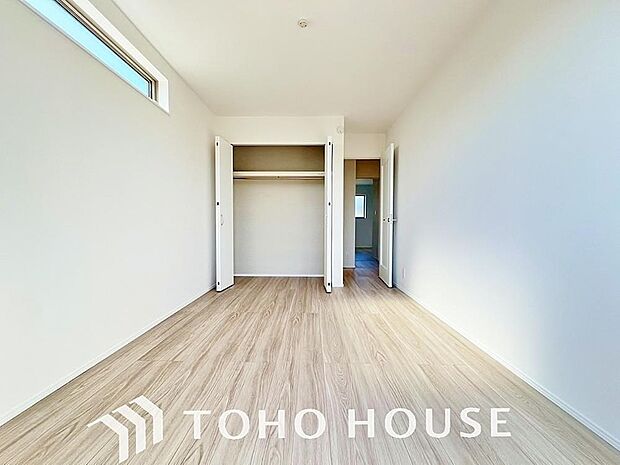 一日の疲れを癒やしてくれる主寝室。時を忘れて過ごす場所として過ごせるお部屋。