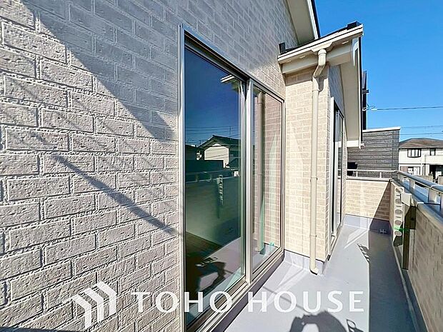 太陽に愛された邸は、陽当り、通風に優れた魅力的で快適さを追求した邸宅です。