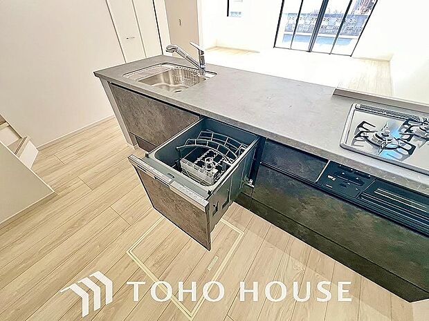 高温水や高圧水流を使う事で効率よく食器洗浄できます。殺菌効果も高いので哺乳瓶等を洗う際にも便利です。