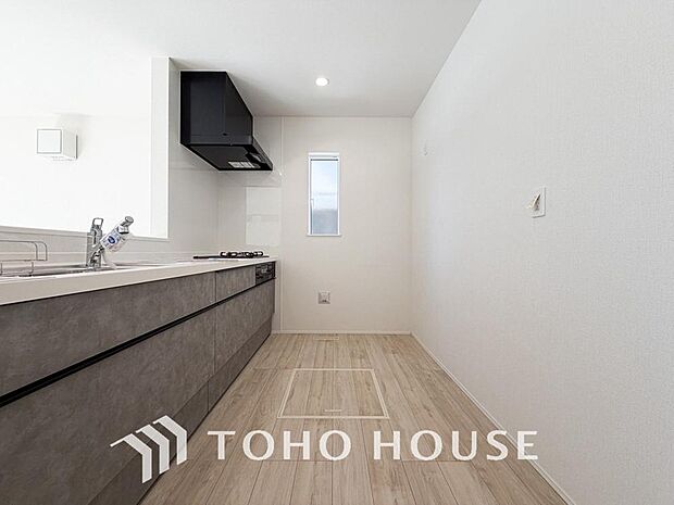 広々キッチンを採用。みんなで作った料理を召し上がりながらの会話は、どのような物になるのでしょうか。