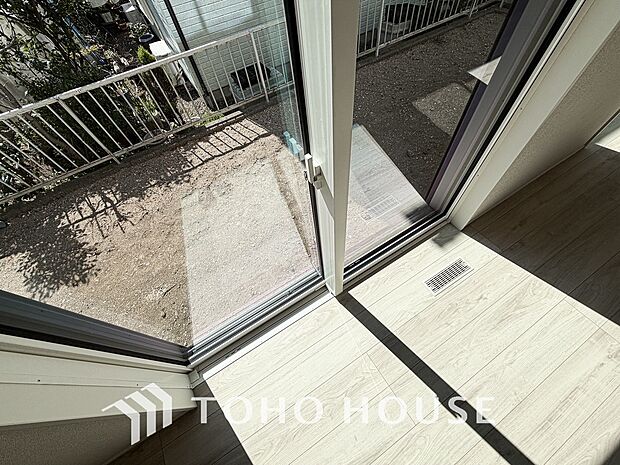 居室のサッシにはペアガラスを採用、高い断熱性による省エネと結露対策に有効です。