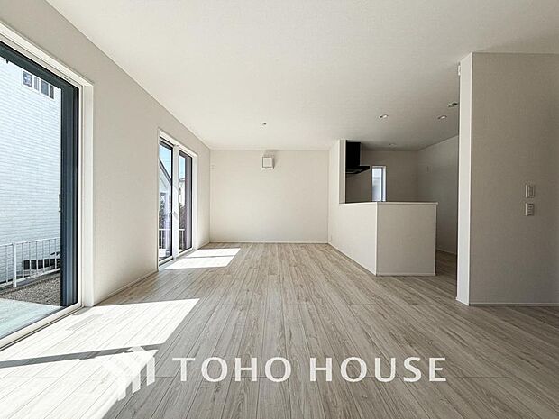 作り手の「気持ちの良いリビングでお過ごししていただきたい」という思いを感じさせます。