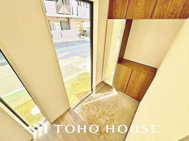 ゲストを招き、家族を迎える玄関は、ディスプレイや照明にこだわってみてはいかがでしょうか。