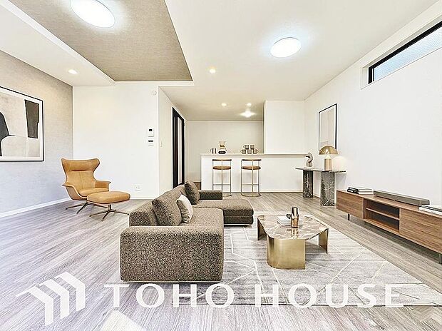 光が注がれる青い空から鮮やかに赤色にゆっくりと染まる。そんな優しい時間がここでは流れてゆく。