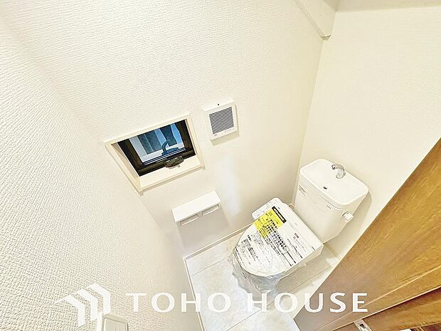 清潔な空間であって頂けますように、目に留まるだけではなく、汚れをふき取り易いフロアと壁紙をチョイス。