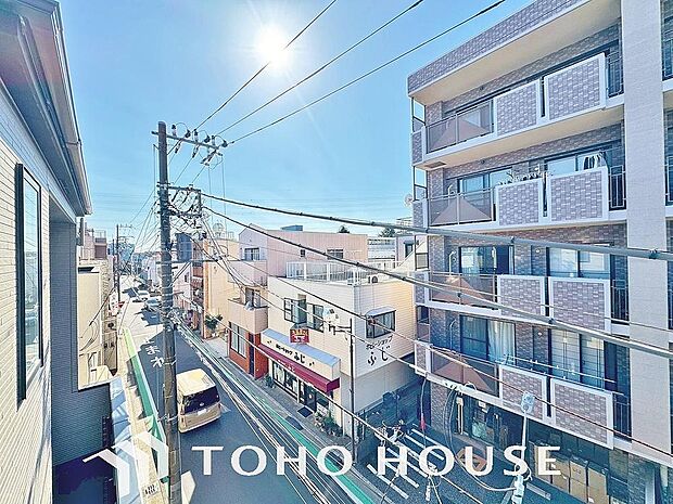 その豊かな眺望にふさわしい空間には、通風 採光にも優れ、心地よい光と風があふれています。