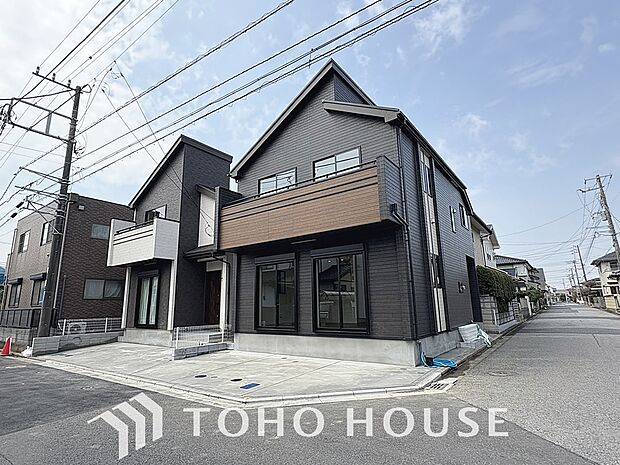 周辺環境とのコラボレーションにより明るく開放的な空間を演出しております。