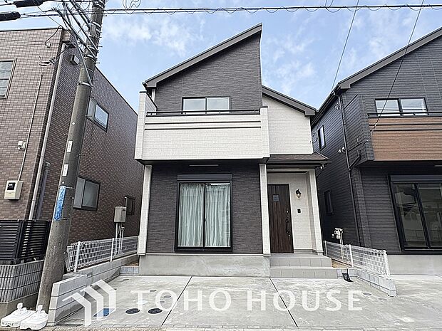 ゆったりとした駐車スペースを確保いたしましたので、大きめのお車でも駐車可能です。