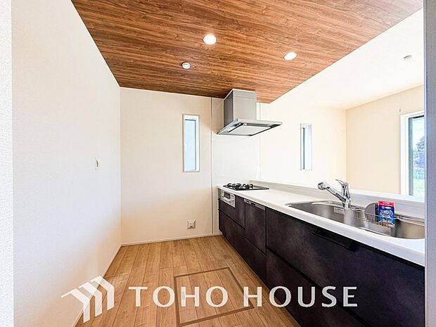 お料理の上手な方が、独壇場でお料理の腕を披露するスタイルに向いているキッチンです。