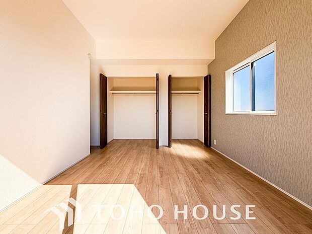 一日の疲れを癒やしてくれる主寝室。時を忘れて過ごす場所として過ごせるお部屋。