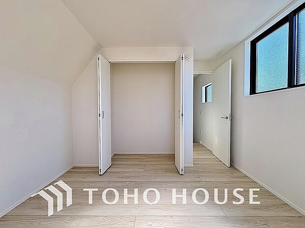 一日の疲れを癒やしてくれる主寝室。時を忘れて過ごす場所として過ごせるお部屋。