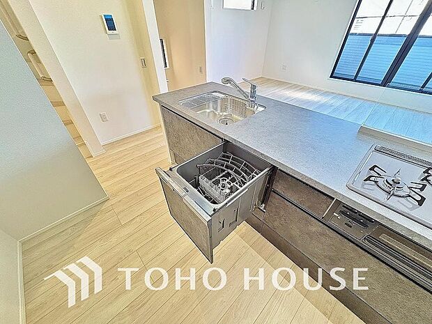 通常の手洗いでは使用出来ないほど高温のお湯や高圧水流を使うことにより汚れを効果的に落とすことができる。