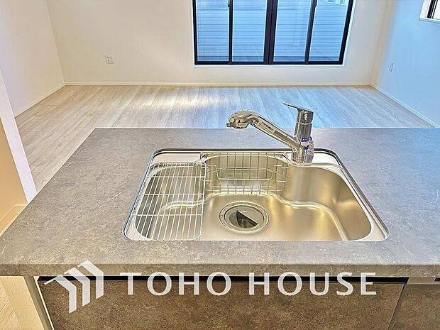 浄水と原水をボタン一つで切り替えられる浄水器一体型水洗。近年主流になりつつある人気の設備です。