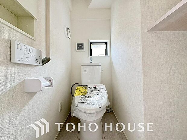 十分な広さと清潔感のあるカラーで纏まったおトイレ。時間に余裕とゆとりを持たせます。