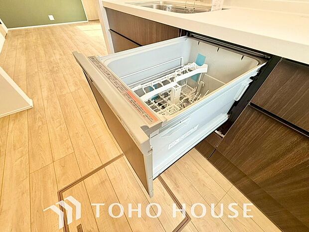 ビルトイン食洗機。高温のお湯や高圧水流を使うことにより汚れを効果的に落とすことができます。