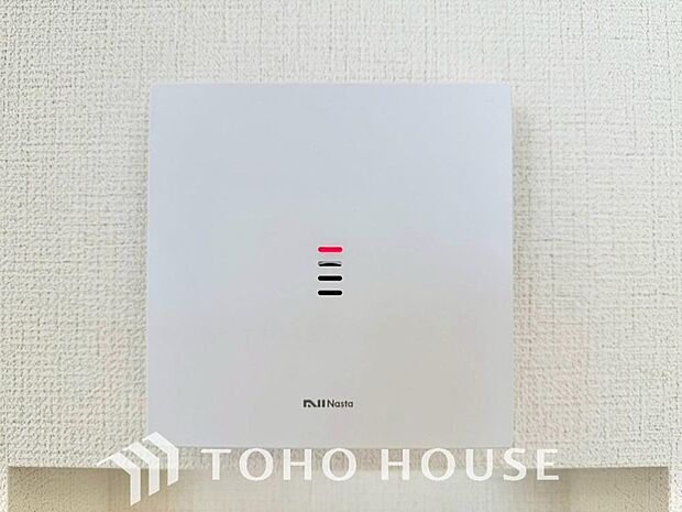 家じゅうどこにいても手元のスマートフォンで訪問者を確認、席を立たずに対応できます。