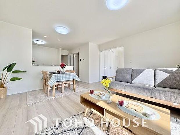 作り手の「気持ちの良いリビングでお過ごししていただきたい」という思いを感じさせます。