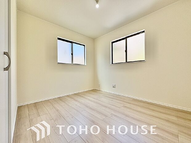 白を基調とした室内は、明るい住空間を造り出すだけでなく、清潔感をもたらしてくれます。