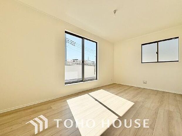 一日の疲れを癒やしてくれる主寝室。時を忘れて過ごす場所として過ごせるお部屋。