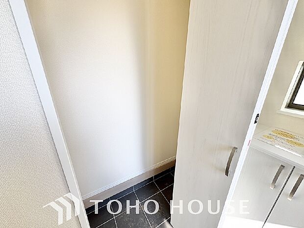 収納力たっぷりのシューズクローゼット。散らかりがちな玄関をすっきりと保てますね。