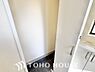 収納：収納力たっぷりのシューズクローゼット。散らかりがちな玄関をすっきりと保てますね。