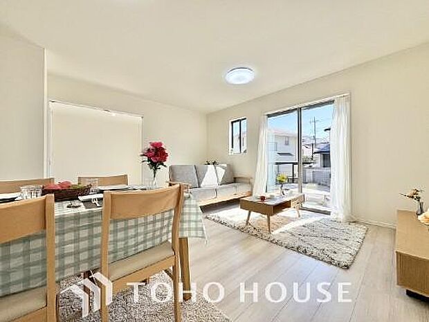 造りこんだ空間演出の妙が生み出す光と質のハーモニーはこの住宅のクオリティの良さを実感させてくれます。