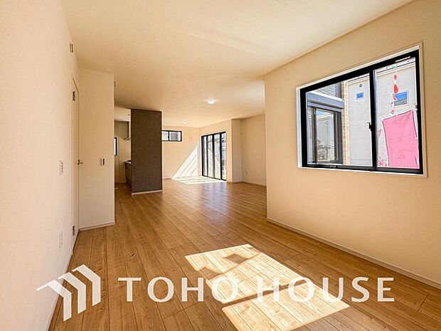 光が注がれる青い空から鮮やかに赤色にゆっくりと染まる。そんな優しい時間がここでは流れてゆく。