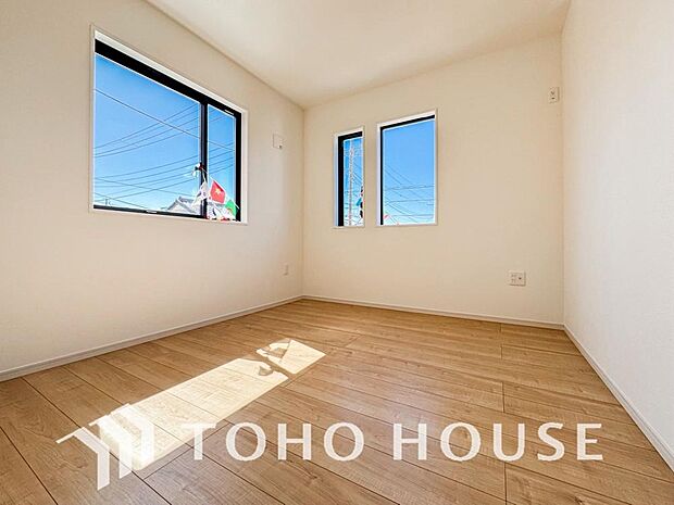 家具の配置のし易い室内です。趣味の部屋としても充分な広さを確保しております。