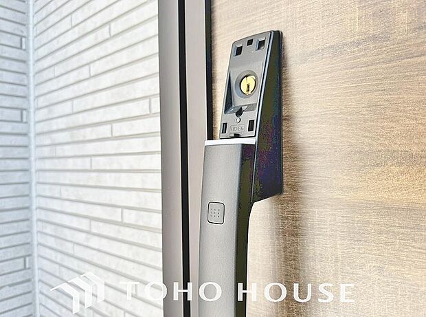 ICチップを用いたカードやボタンなどで玄関扉の鍵の施錠・解錠が出来る設備。