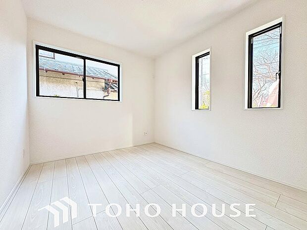 白を基調とした室内は、明るい住空間を造り出すだけでなく、清潔感をもたらしてくれます。