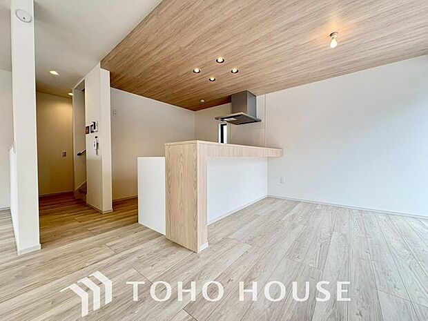 作り手の「気持ちの良いリビングでお過ごししていただきたい」という思いを感じさせます。