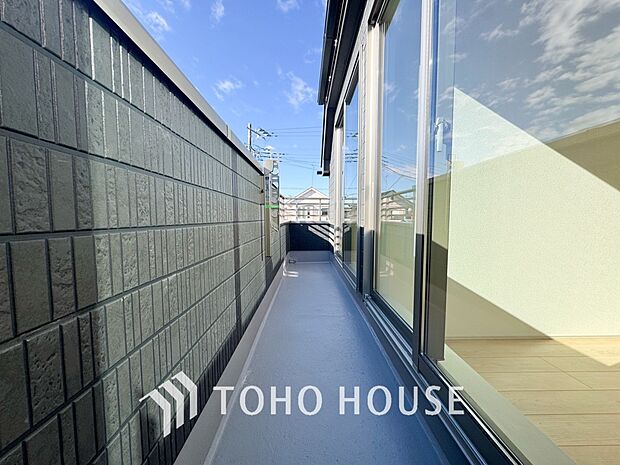 夜空の煌めきや、室内への通風や採光へ一役。ガーデニング等も充分に楽しめる広さを確保しております。