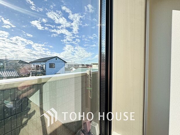 複層ガラスは結露を抑えたり、遮音にも効果を発揮します。