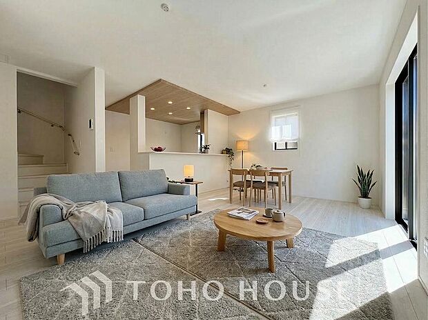 広いＬＤＫでは家族が集まり一緒の時間を過ごせる工夫がされております。CGによるイメージ写真です。