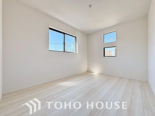 白を基調とした室内は、明るい住空間を造り出すだけでなく、清潔感をもたらしてくれます。