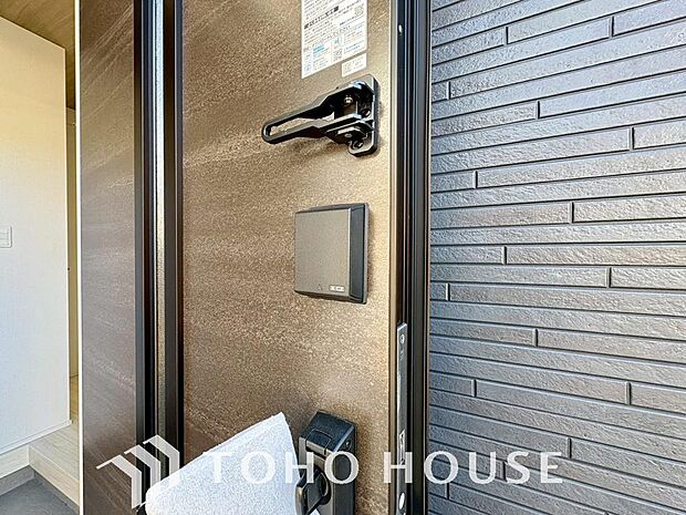 合鍵防止・オートロック設定など防犯性も高く、手がふさがっていても開錠できるスマートキー。