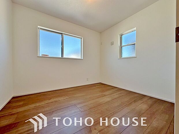 お子様の心と身体を見守る子供部屋として、小さな自立心を育むお部屋作りを見越してご覧下さい。