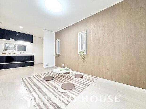 広いＬＤＫでは家族が集まり一緒の時間を過ごせる工夫がされております。