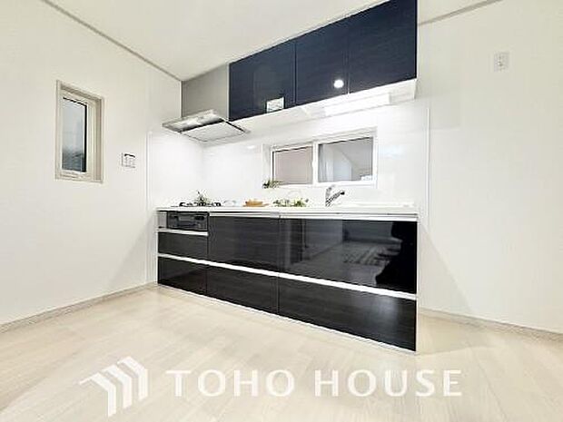 充実した収納スペースを搭載したシステムキッチンは、日々の家事がはかどります。