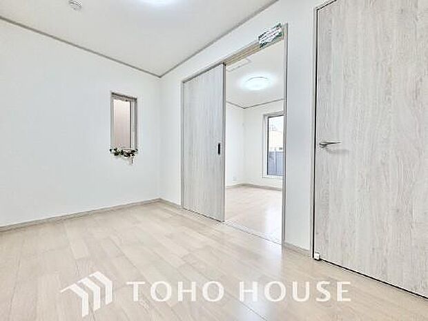 快適な光を取り入れ、心地よい風を取り入れます。心と体をゆったりと安らげる寝室。